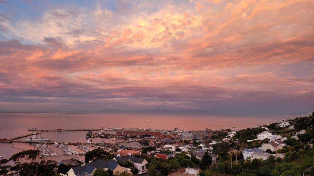 Albatross Guest House Simonʼs Town Extérieur photo